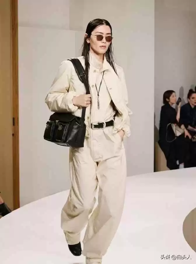 秋冬弯刀裤穿搭秘籍:胯宽腿粗隐形术,百搭时髦超简单