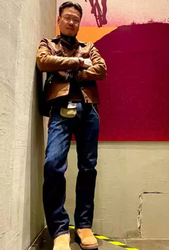 男生红鞋子搭配秘籍：上海男人的皮衣夹克与靴子穿搭，帅到没朋友！