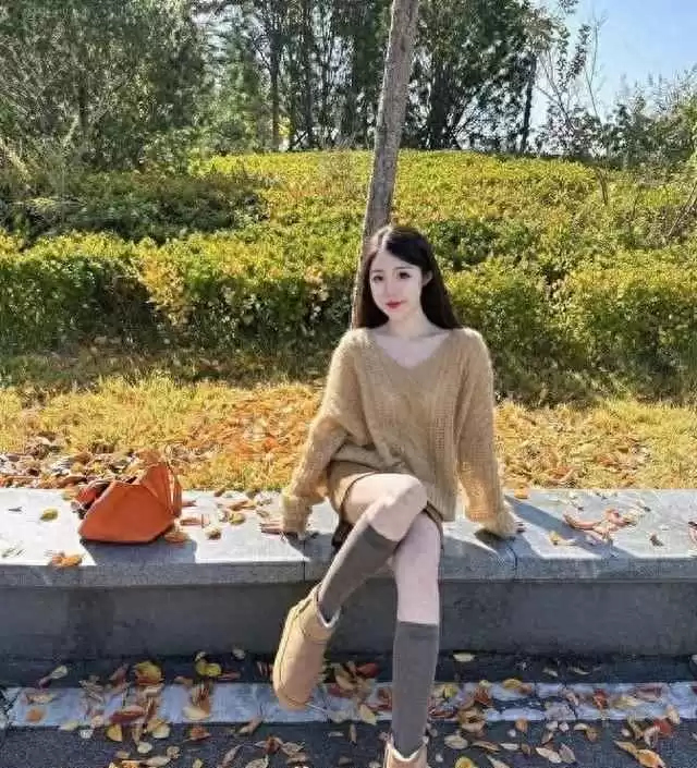 一浅一深颜色搭配法：穿衣秘诀，轻松穿出高级氛围感