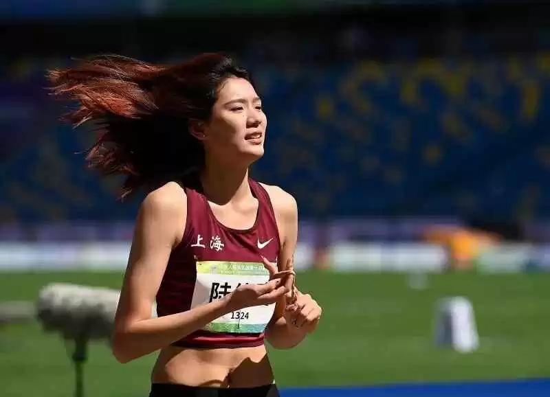 陆佳雯全运会跳高风采:颜值与实力并存的女子跳高女神