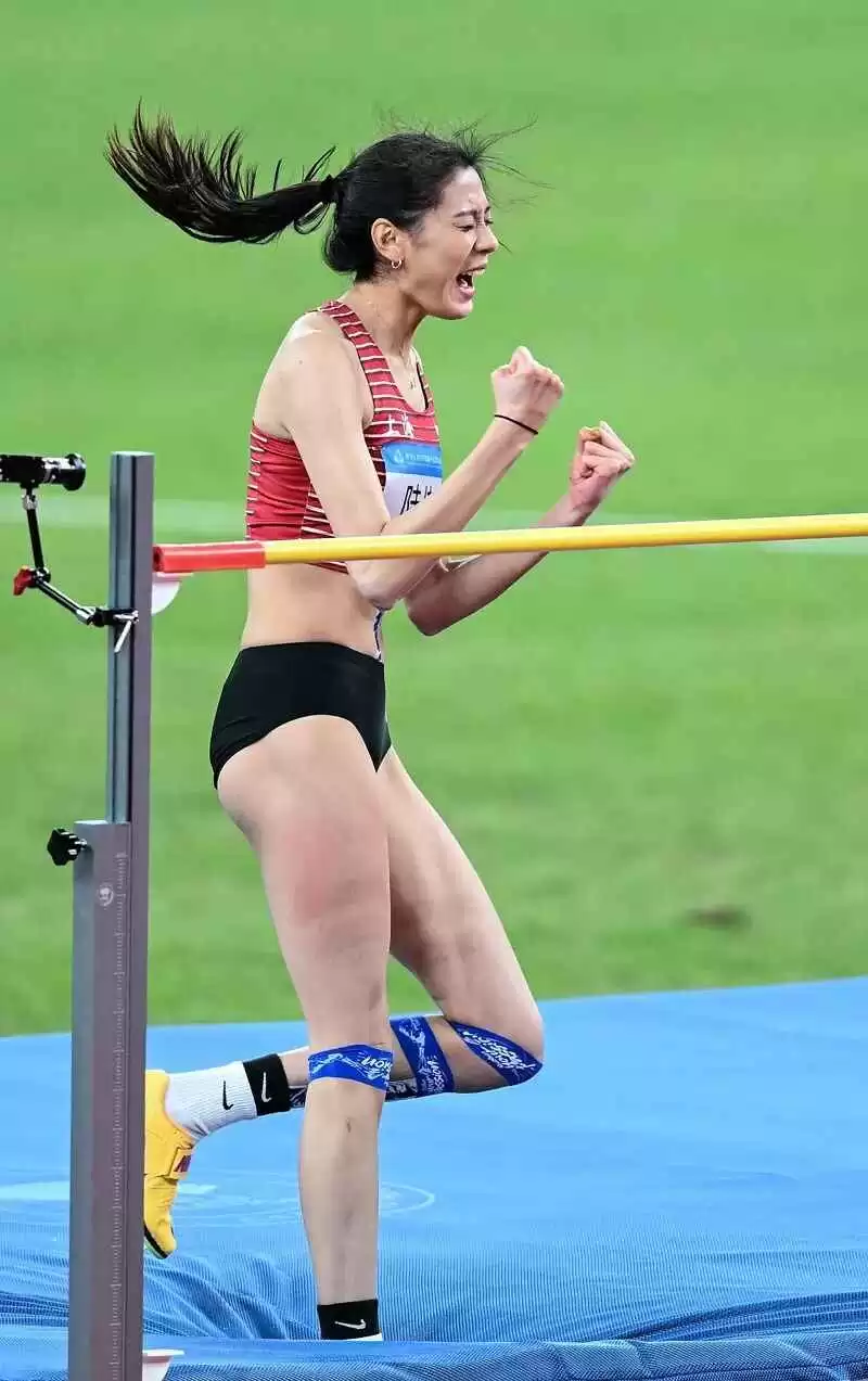 陆佳雯全运会跳高风采:颜值与实力并存的女子跳高女神