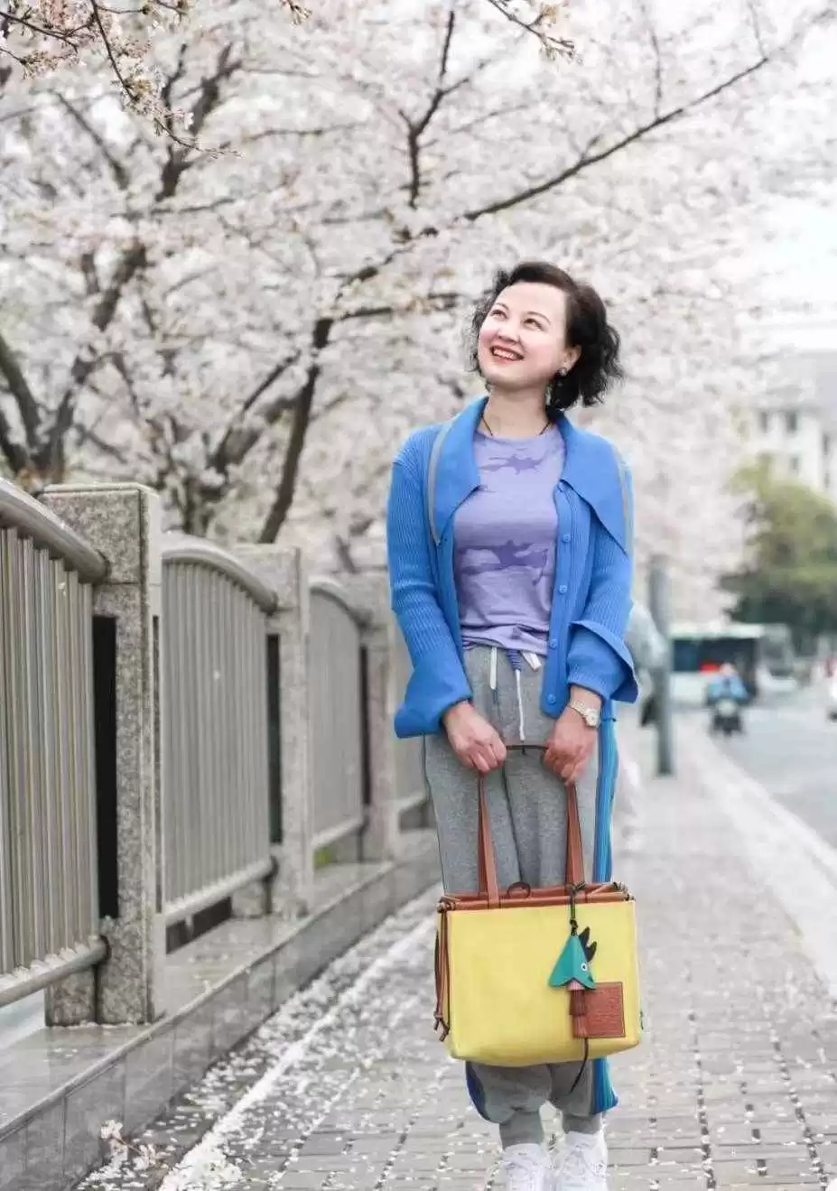 春季妈妈郊游穿搭指南：舒适时尚显年轻，提升气质高级感