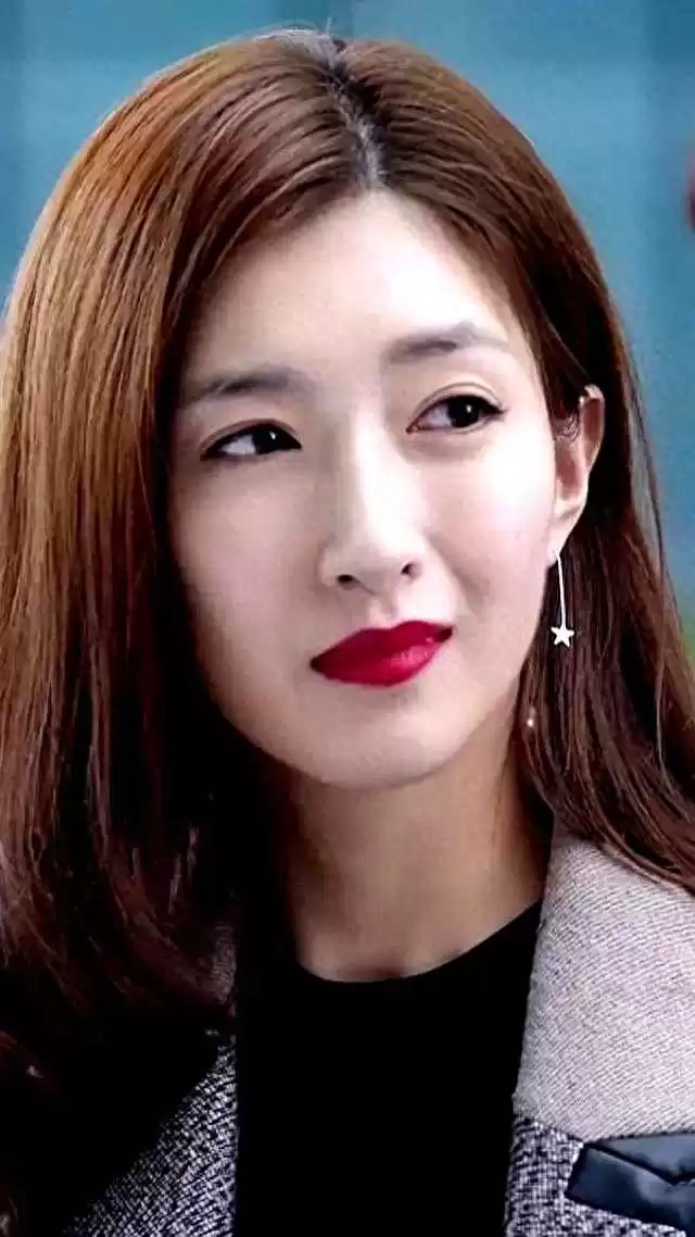 20岁女穿衣搭配图片 20岁女穿衣搭配图片