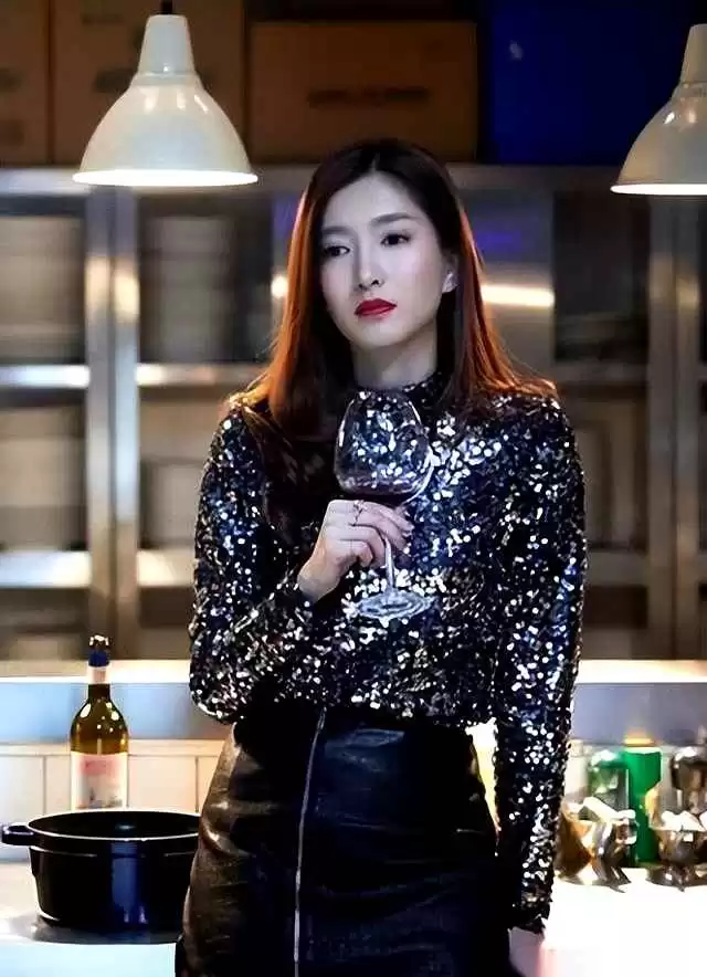 20岁女穿衣搭配图片