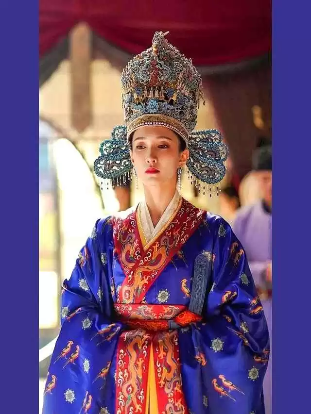 20岁女穿衣搭配图片