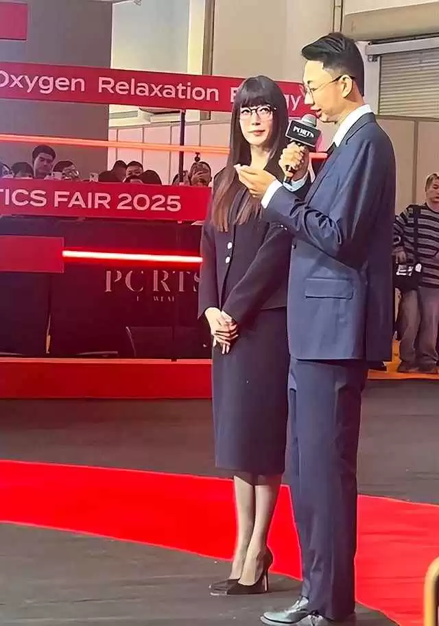 20岁女穿衣搭配图片