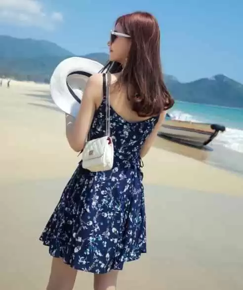 秋水季节海边旅游穿搭指南:女生拍照上镜全攻略