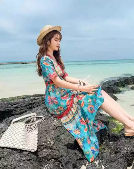 秋水季节海边旅游穿搭指南:女生拍照上镜全攻略