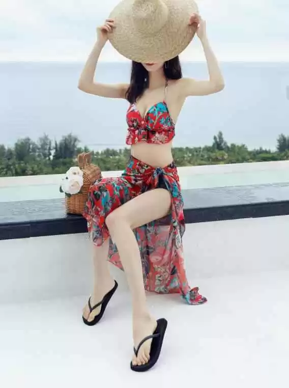 秋水季节海边旅游穿搭指南:女生拍照上镜全攻略