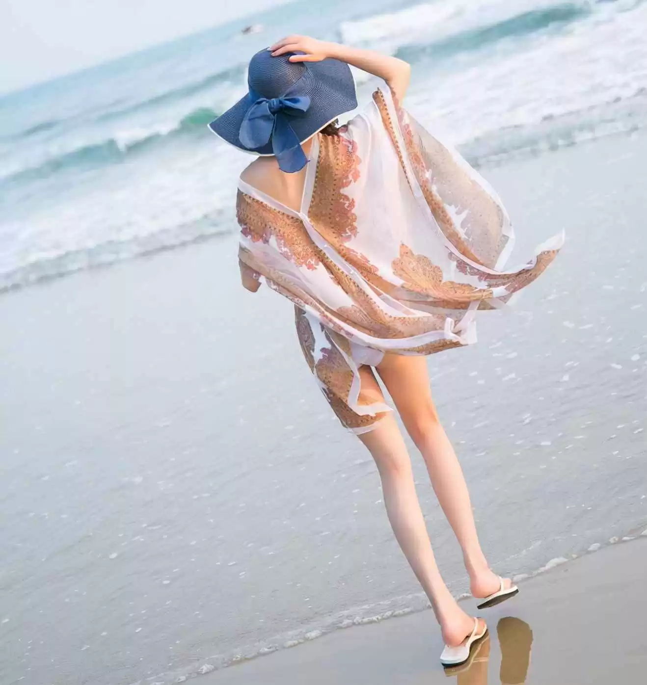 秋水季节海边旅游穿搭指南:女生拍照上镜全攻略