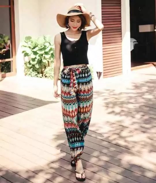 秋水季节海边旅游穿搭指南:女生拍照上镜全攻略