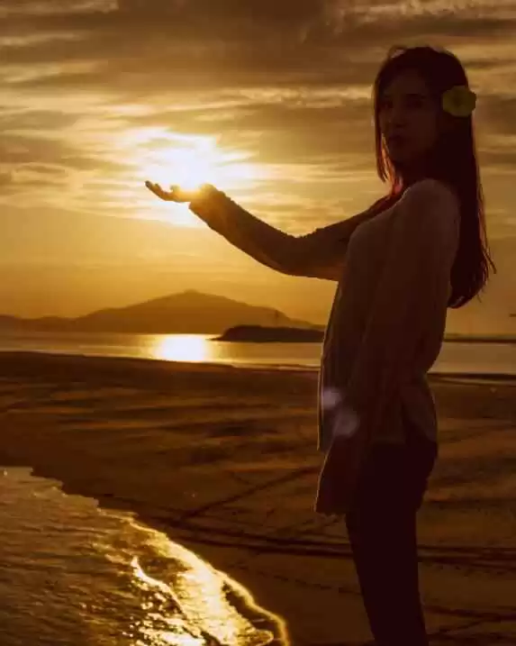 秋水季节海边旅游穿搭指南:女生拍照上镜全攻略