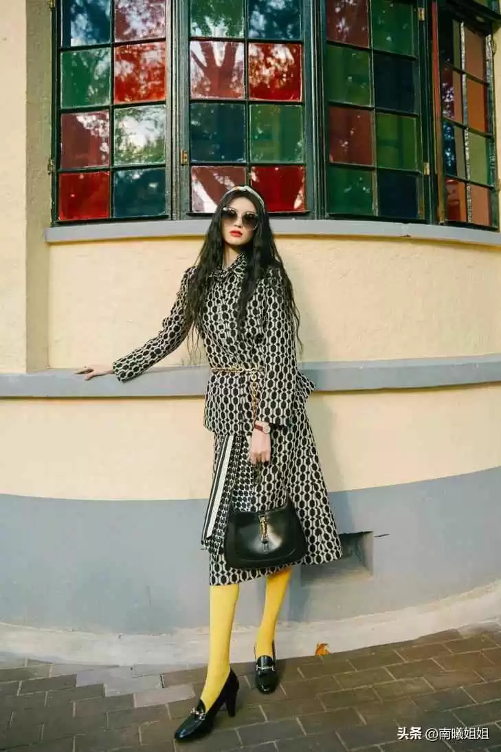 夏日丝袜穿搭秘籍:掌握这几种穿法,轻松穿出高级感