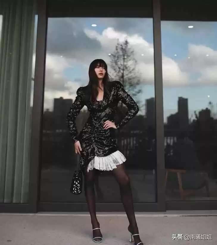 夏日丝袜穿搭秘籍:掌握这几种穿法,轻松穿出高级感