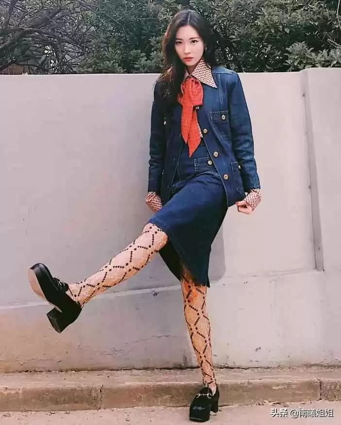 夏日丝袜穿搭秘籍:掌握这几种穿法,轻松穿出高级感