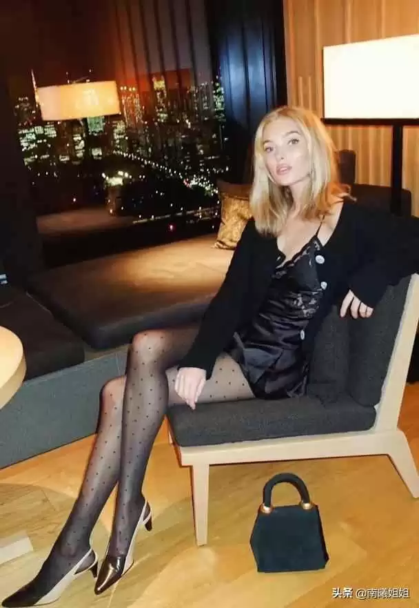 夏日丝袜穿搭秘籍:掌握这几种穿法,轻松穿出高级感