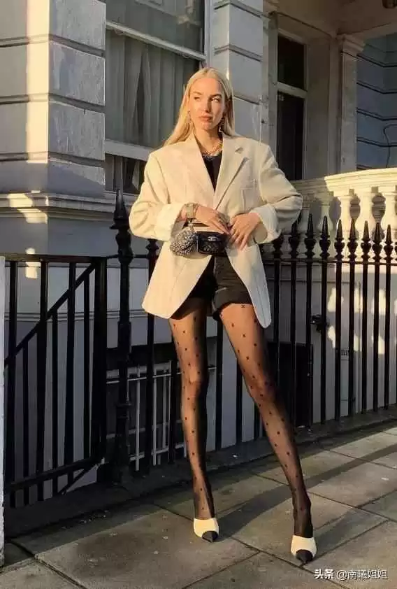 夏日丝袜穿搭秘籍:掌握这几种穿法,轻松穿出高级感