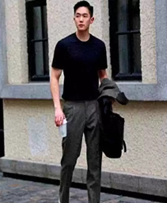 男生短袖穿衣搭配 男生短袖穿衣搭配