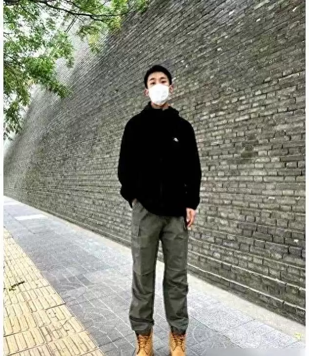 韩剧风男士冬季穿搭指南：冲锋衣配工装裤，告别羽绒服臃肿