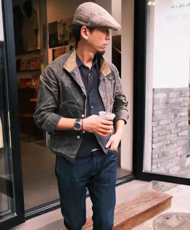 工装男穿衣搭配 为什么卫衣，毛衣不香了，瞧今年的工装夹克，好穿好搭还帅气有型