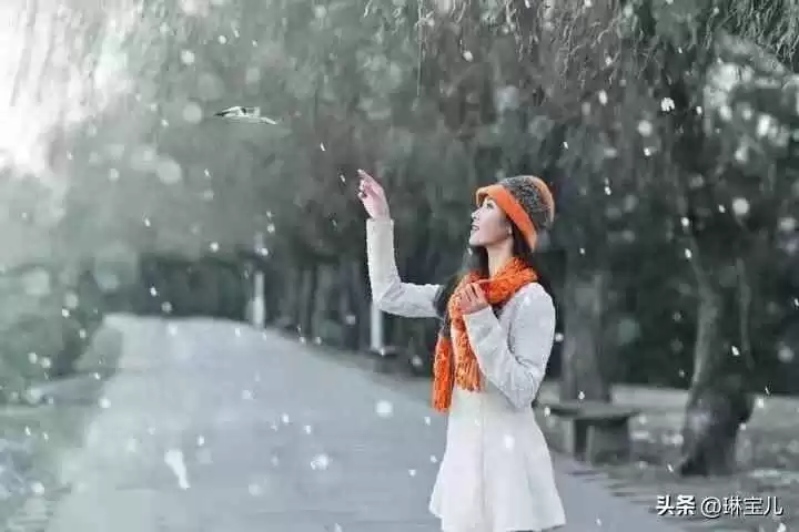 学生冬日穿衣搭配全攻略：小雪节气校园过冬指南，秋裤美食温暖整个冬天