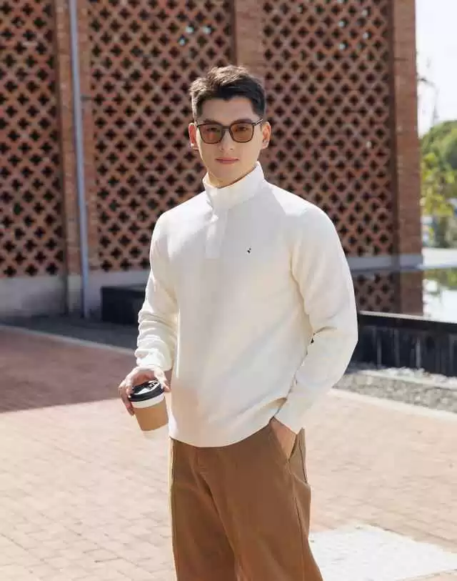 冬日男士穿搭不臃肿攻略:用美拉德色系打造高级时尚感