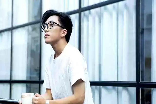 穿衣搭配男朋友 男人想要穿得高级,不靠颜值,全靠这 4 套搭配思路