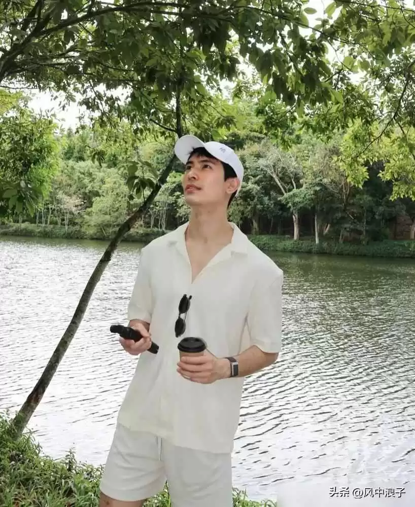 泰星SonYuKe夏日穿搭秘籍:不紧绷的性感与衣冠楚楚的满分示范