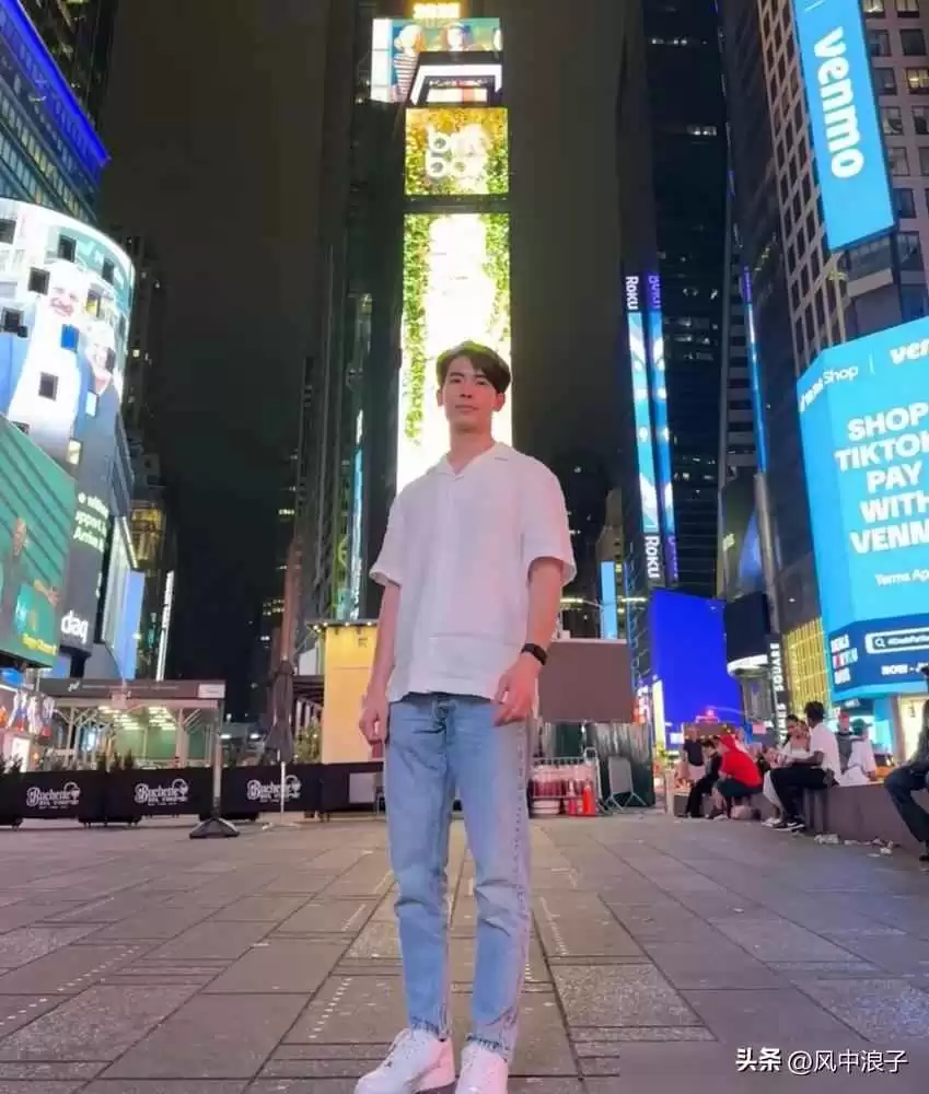 泰星SonYuKe夏日穿搭秘籍:不紧绷的性感与衣冠楚楚的满分示范