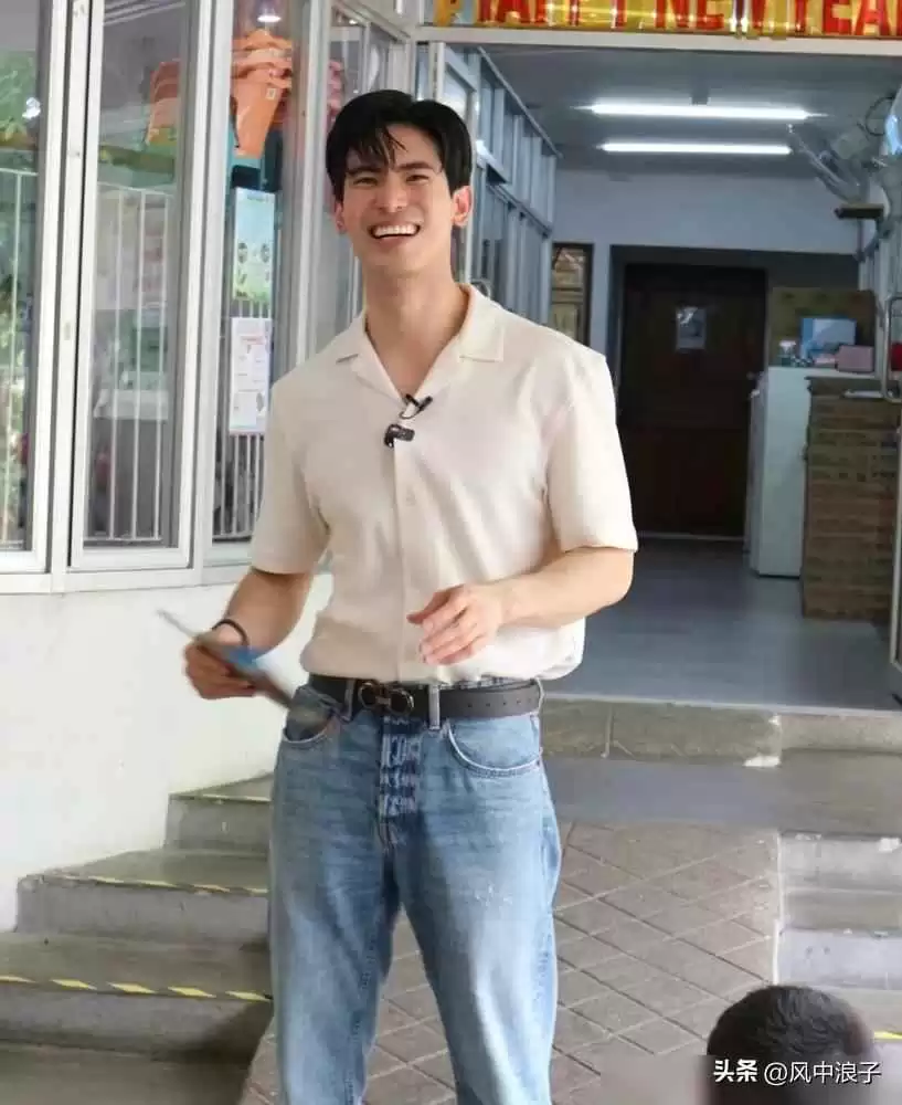 泰星SonYuKe夏日穿搭秘籍:不紧绷的性感与衣冠楚楚的满分示范