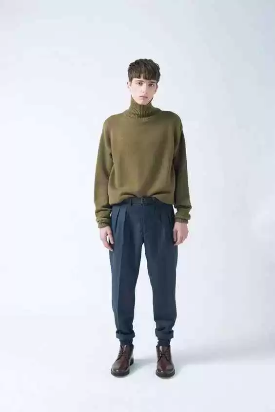 穿衣搭配男生高领 男人穿高领毛衣显得很娘?那是你对高领毛衣一无所知