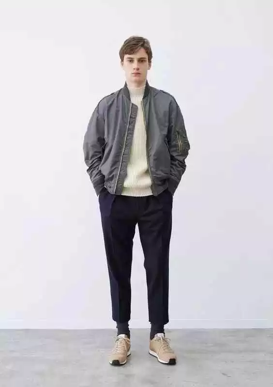 穿衣搭配男生高领 男人穿高领毛衣显得很娘?那是你对高领毛衣一无所知