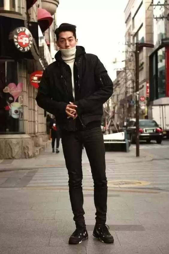 穿衣搭配男生高领 男人穿高领毛衣显得很娘?那是你对高领毛衣一无所知
