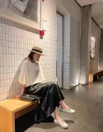 高圆圆穿搭教科书:灯笼袖上衣配缎面裙,轻松穿出女神气质