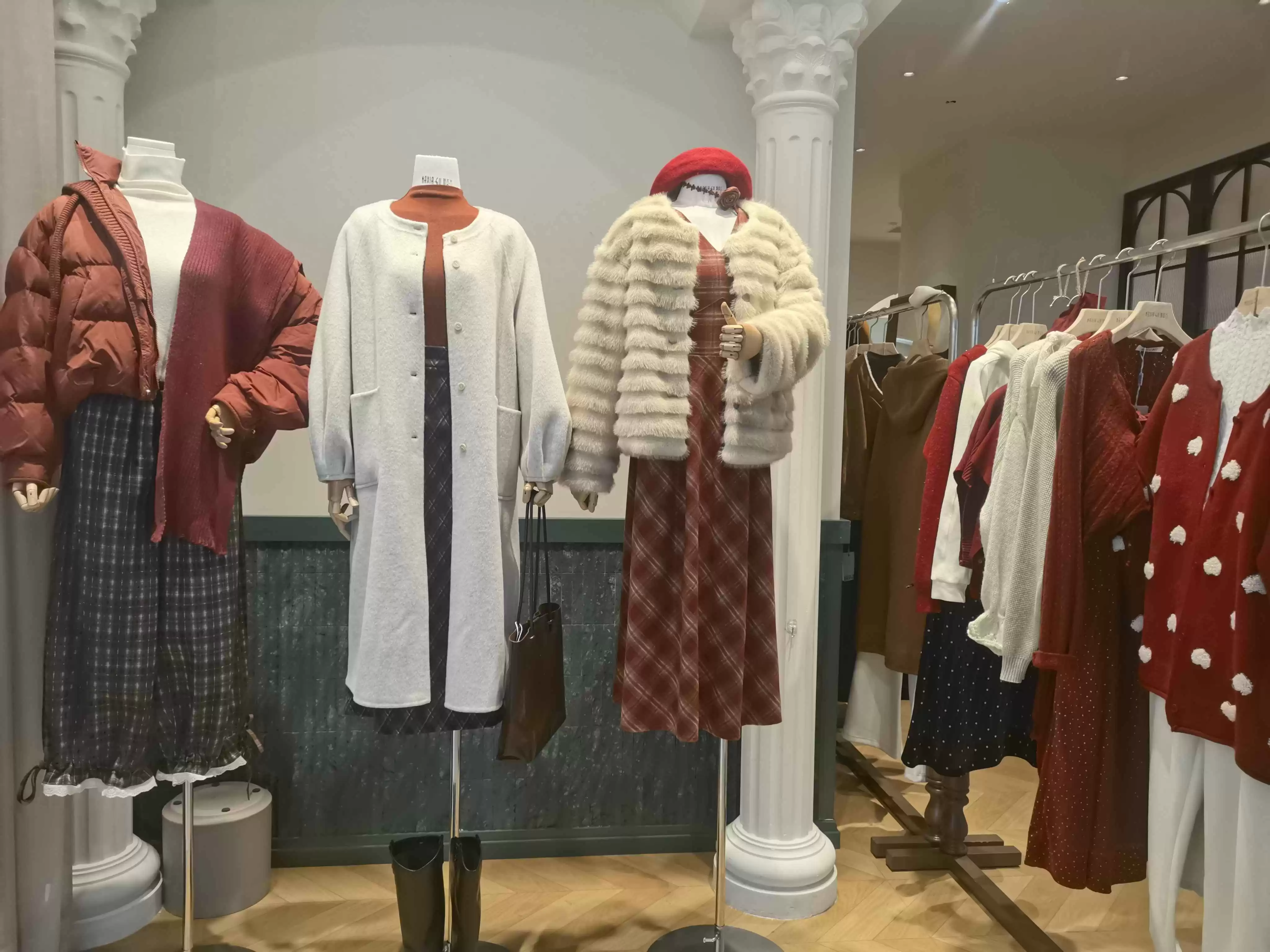 冬日情侣约会穿搭全攻略:那夏古助你甜蜜感满分! 冬日情侣约会穿搭全攻略:那夏古助你甜蜜感满分!