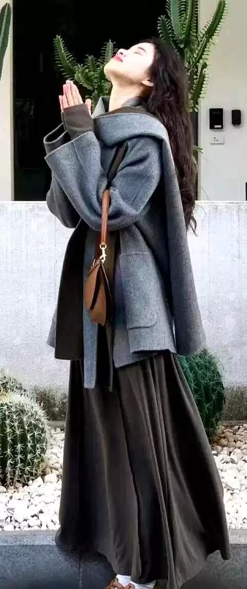 穿衣黑灰搭配 这么高级的“黑灰系”,穿在身上美爆了,8个时尚搭配模板