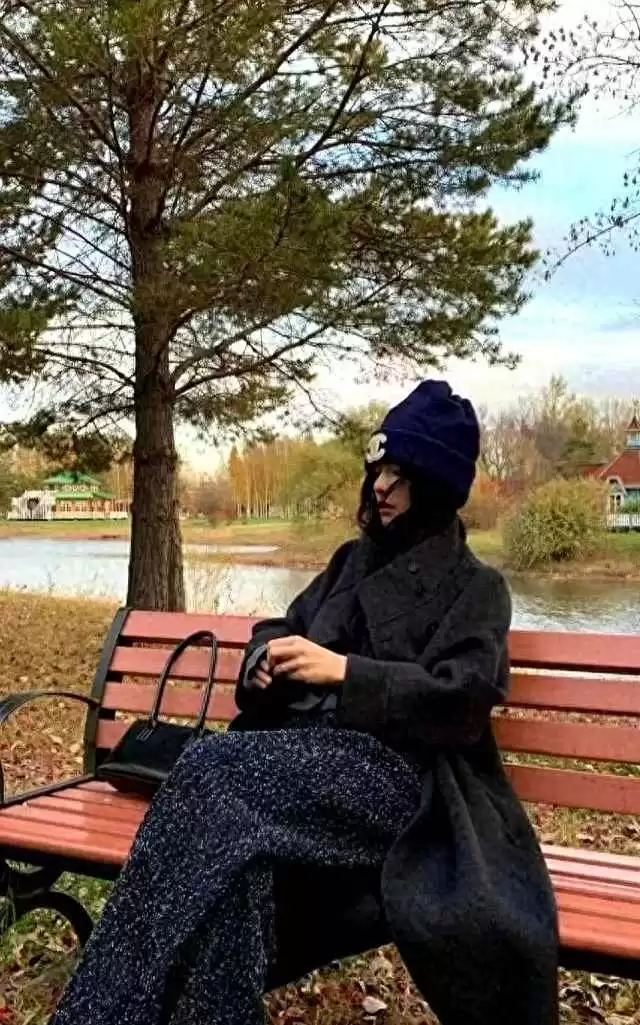 穿衣黑灰搭配 这么高级的“黑灰系”,穿在身上美爆了,8个时尚搭配模板 穿衣黑灰搭配 这么高级的“黑灰系”,穿在身上美爆了,8个时尚搭配模板