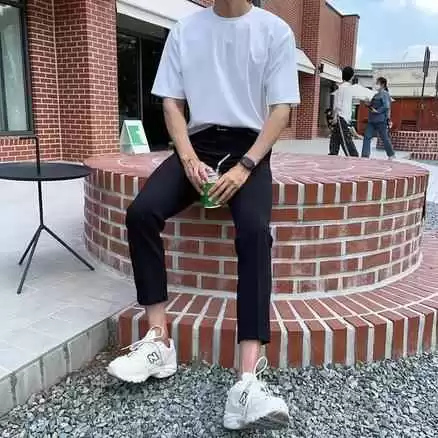 学生穿衣搭配新趋势:校服围腰潮流复古回归,轻松穿出个性风格! 学生穿衣搭配新趋势:校服围腰潮流复古回归,轻松穿出个性风格!