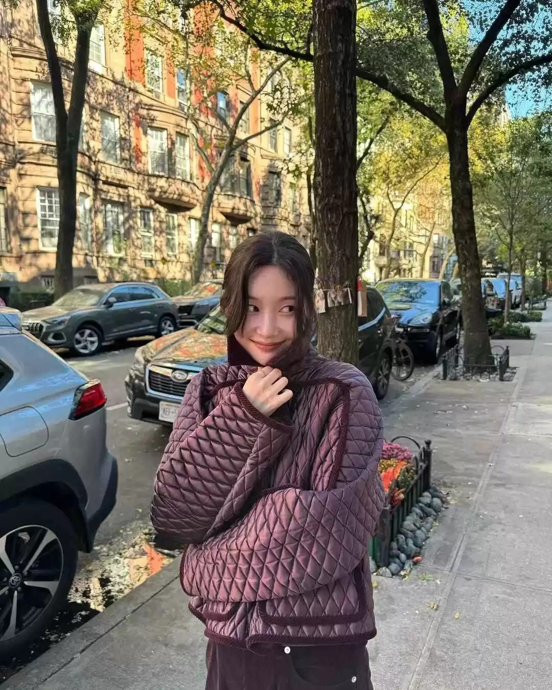 郑采妍的韩系穿搭秘诀:自然明媚风日常造型指南