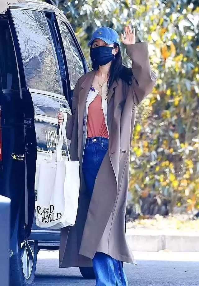 35岁女人穿衣搭配秘诀:跟杨幂学穿搭,告别牛仔裤T恤,时髦减龄更自信