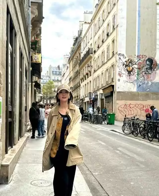 35岁女人穿衣搭配秘诀:跟杨幂学穿搭,告别牛仔裤T恤,时髦减龄更自信