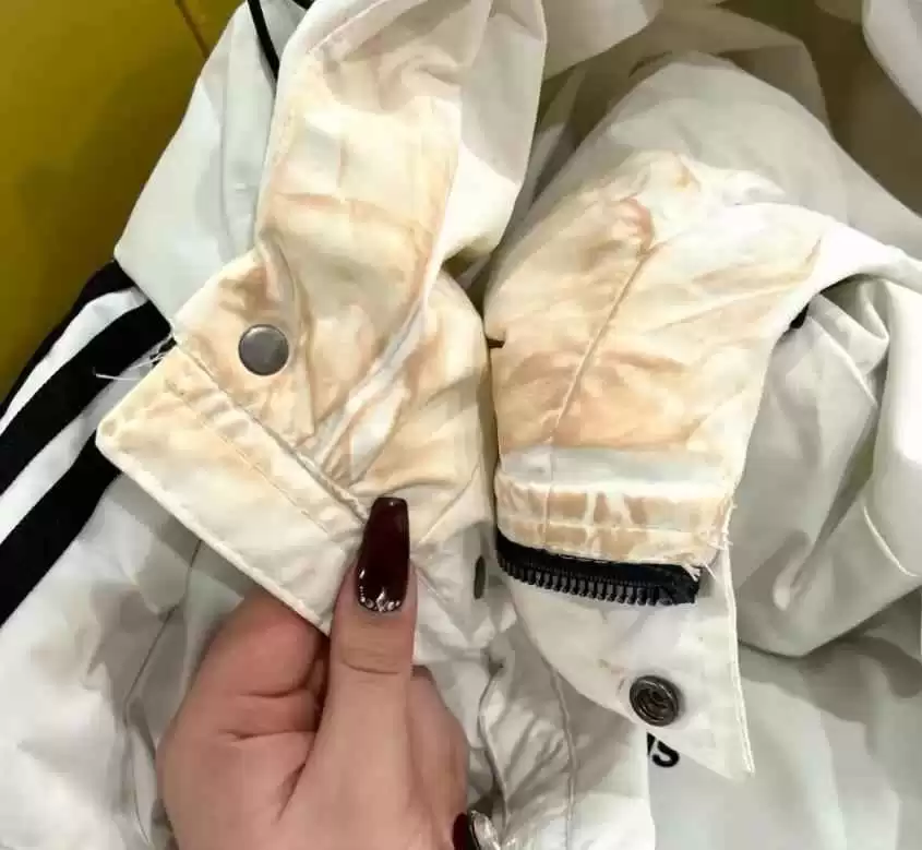 校服到羽绒服:统一着装如何守护青春期的教育公平?