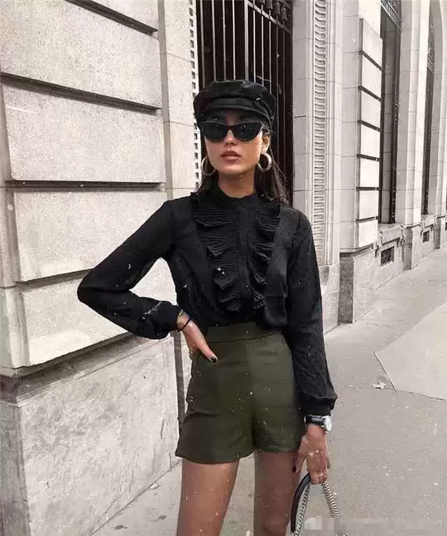 平胸初秋穿衣搭配 “平胸女”穿衣有妙招,搭配时谨记这3招,轻松逆袭完美S型曲线