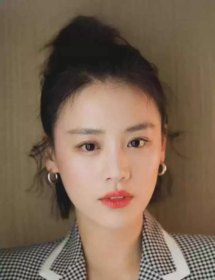 短发冬衣穿衣搭配:九款简单利落的冬季发型指南