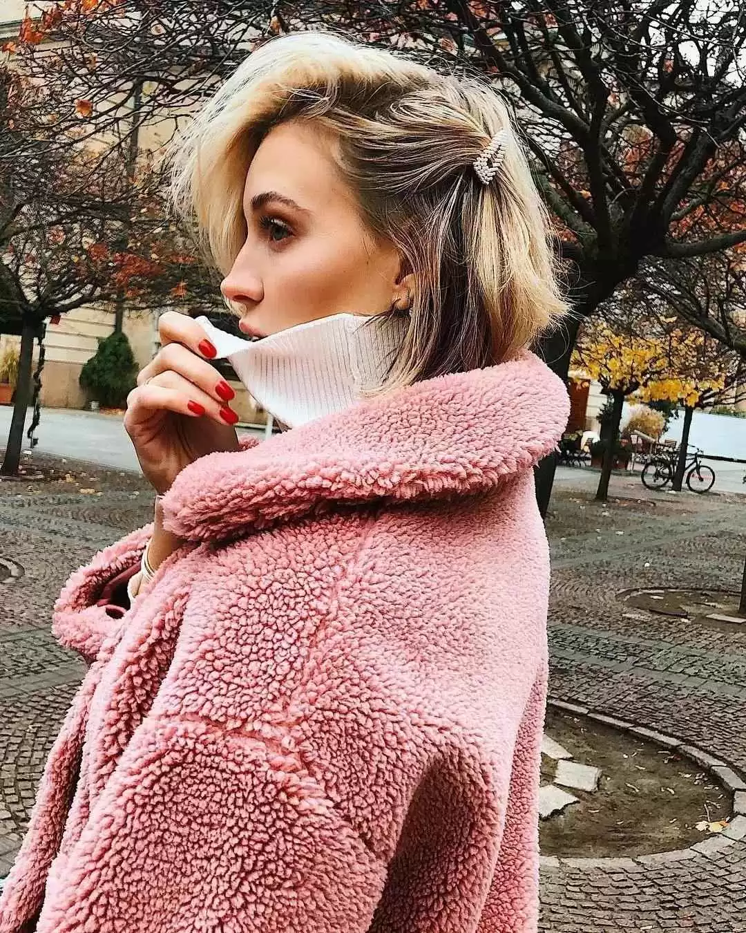 短发冬衣穿衣搭配:九款简单利落的冬季发型指南