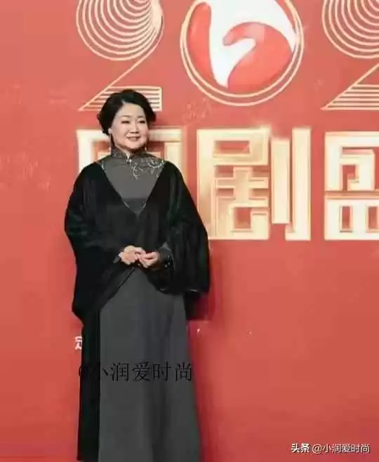 微胖妈妈春装穿搭宝典:53岁萨日娜教你优雅应对年龄与身材变化