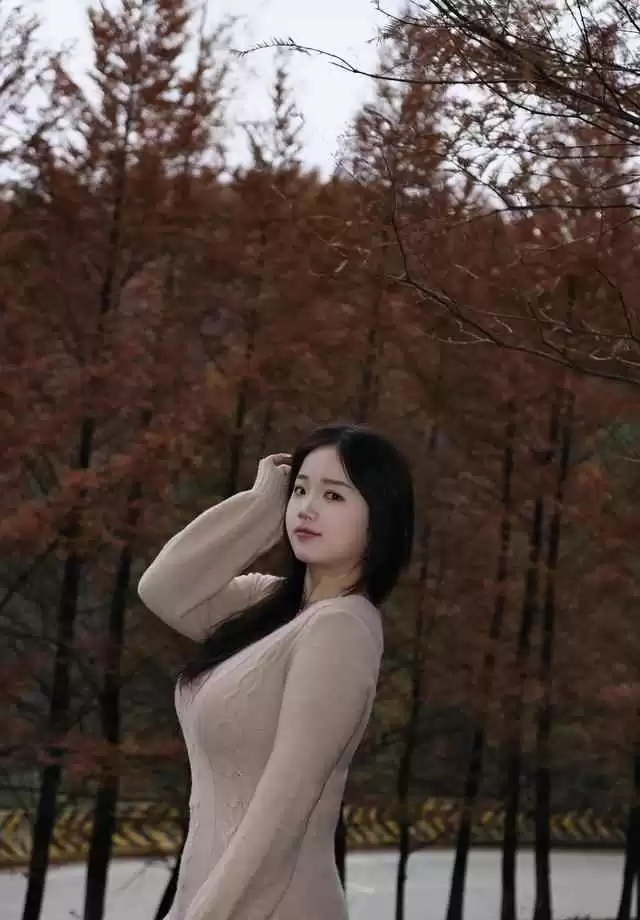 腿胖女生穿衣搭配图片:微胖女生怎么穿衣好看?这位小姐姐分享“有肉”也能穿出自信美