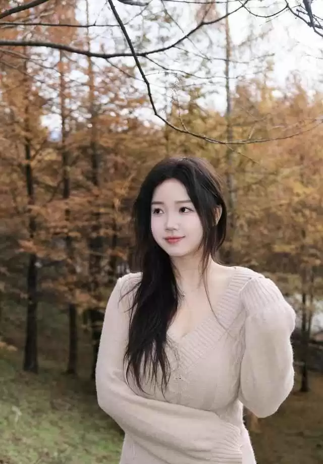 腿胖女生穿衣搭配图片:微胖女生怎么穿衣好看?这位小姐姐分享“有肉”也能穿出自信美