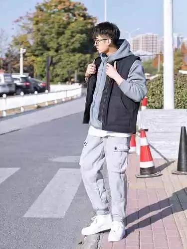 冬季男生穿搭宝典:4种色系轻松驾驭,不用动脑就能穿出范儿 冬季男生穿搭宝典:4种色系轻松驾驭,不用动脑就能穿出范儿