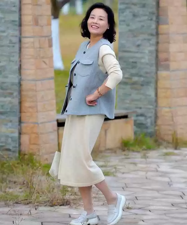 微胖中年女人春季穿搭指南:5个实用建议让你显瘦又时尚 微胖中年女人春季穿搭指南:5个实用建议让你显瘦又时尚